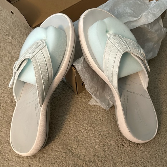 Clarks Cloudsteppers Sunmaze Sky WHITE Size 8M.  Gently used in box - Picture 3 of 4